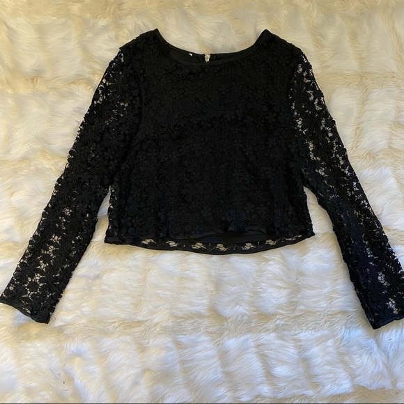 Tops - Black cropped lace top.